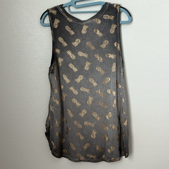 Cute sleeveless tee with pineapple print - Picture 4 of 6